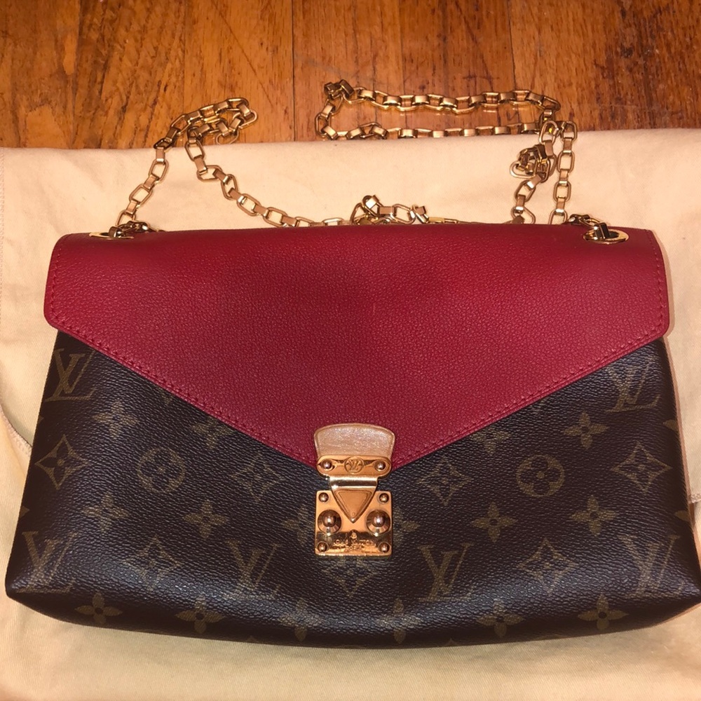 Louis Vuitton Pallas chain crossbody/shoulder bag